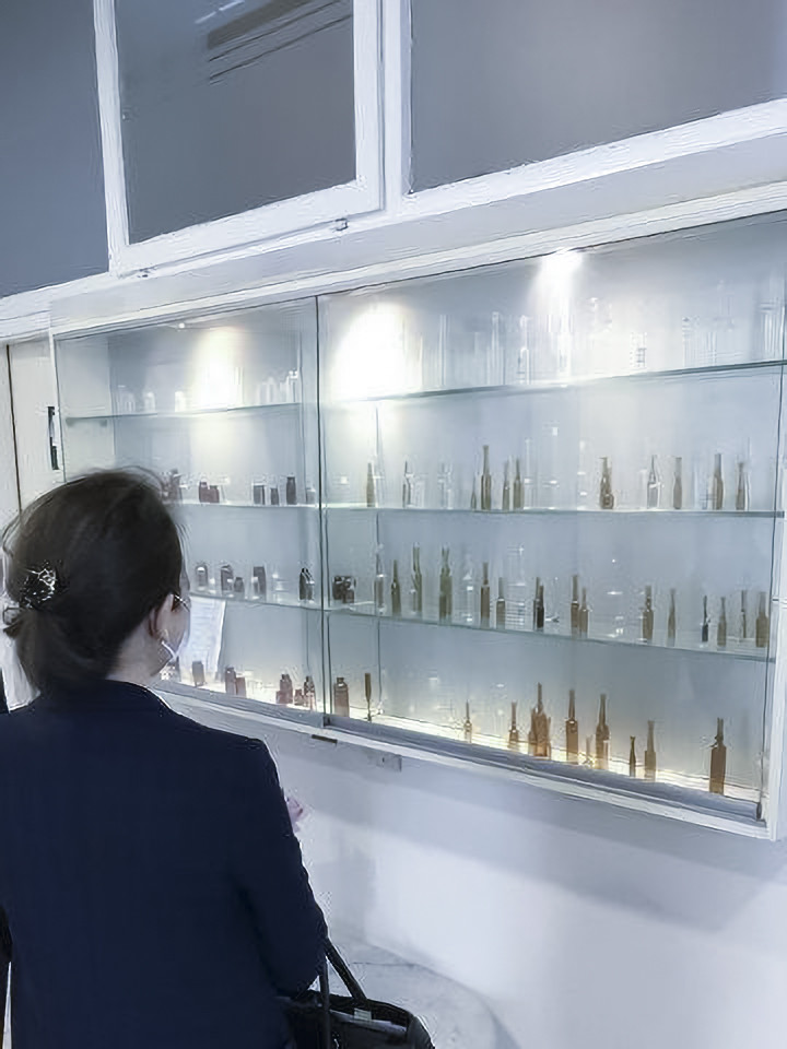 ambassador looking at glass containers in Nipro Croatia